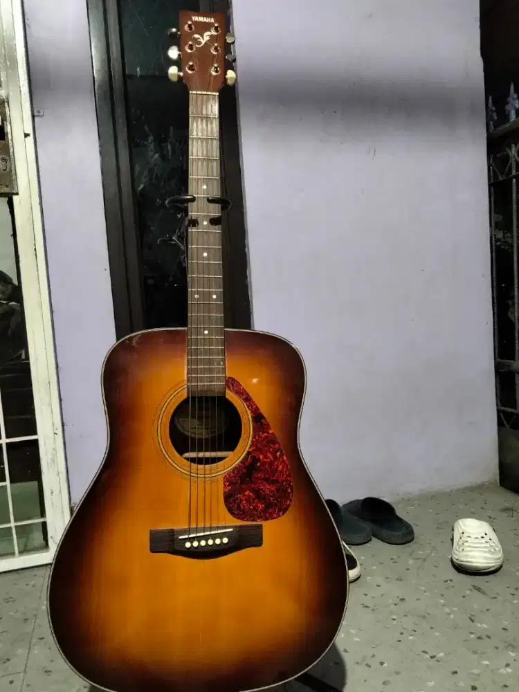 Jual Gitar AkustikOriginal Yamaha F335 TBS free softcase+stand gitar