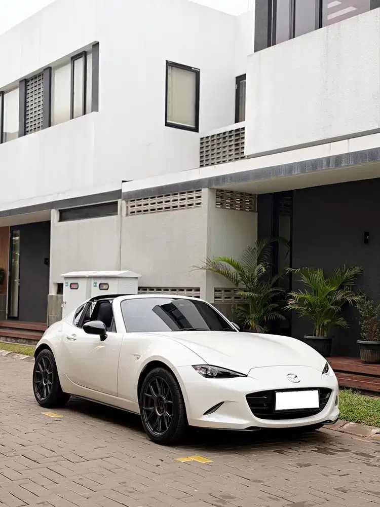 Mazda Mx5 Miata Convertible Targa 2020 White on Black Very Low Km