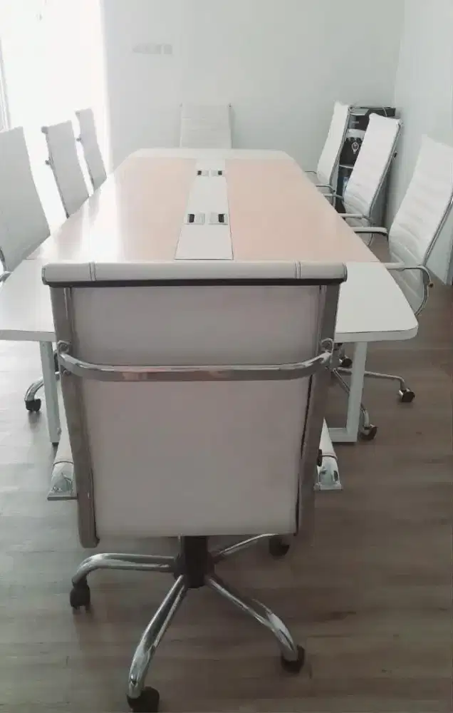 Meja Meeting Kantor