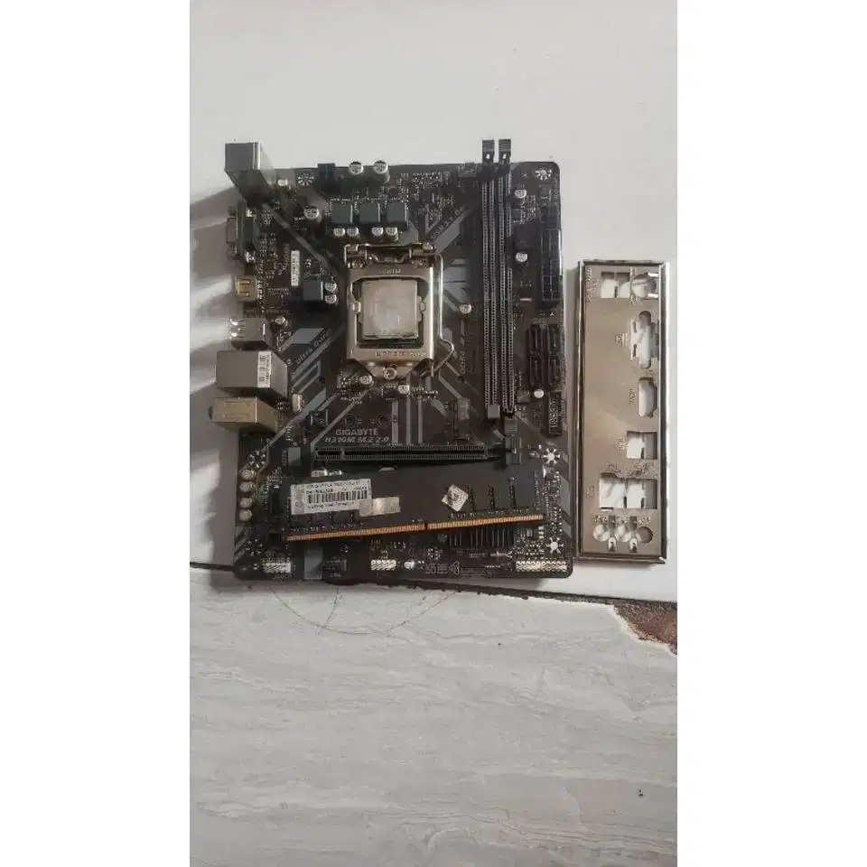 Paket Mobo gigabyte H310 || Procie i5 8400  || Ram 8GB