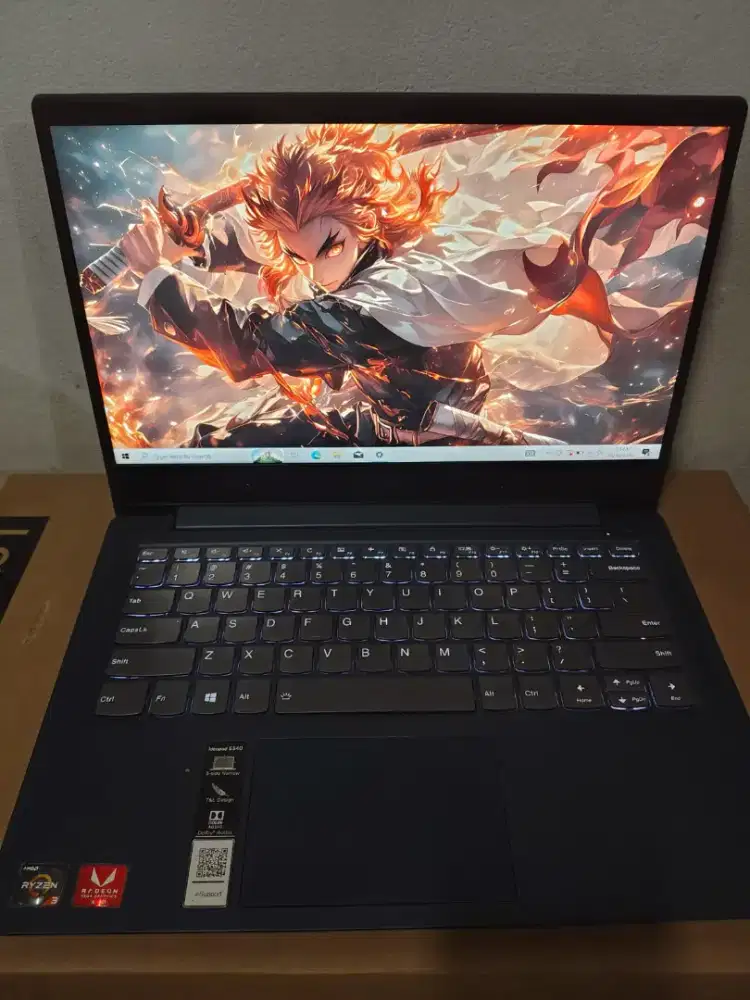 Laptop Lenovo  Ryzen  3 3300U