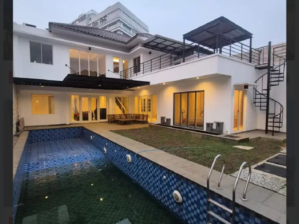 *Dijual Rumah siap huni di Sutera Renata - Alsut*

LT 480m² 
Dimesni 16x30
LB 330m²
KT 5+1
KM 6+1
Hadap Utara
Powder Room 1
SHM
Private Pool
Siap Huni