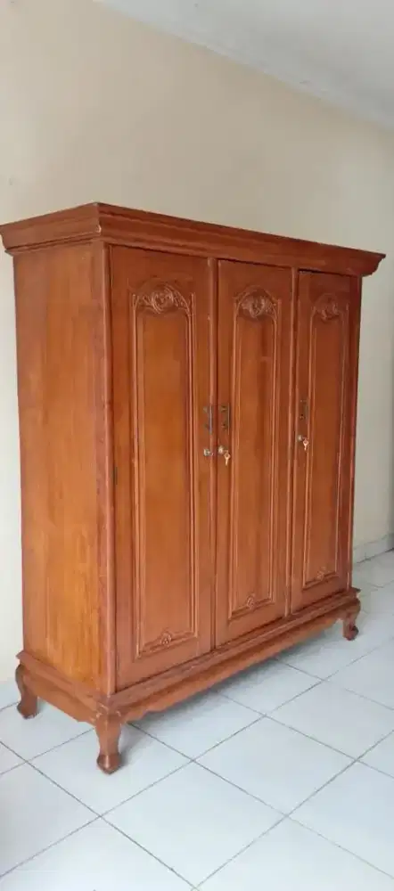 Dijual lemari, meja rias dan ranjang
