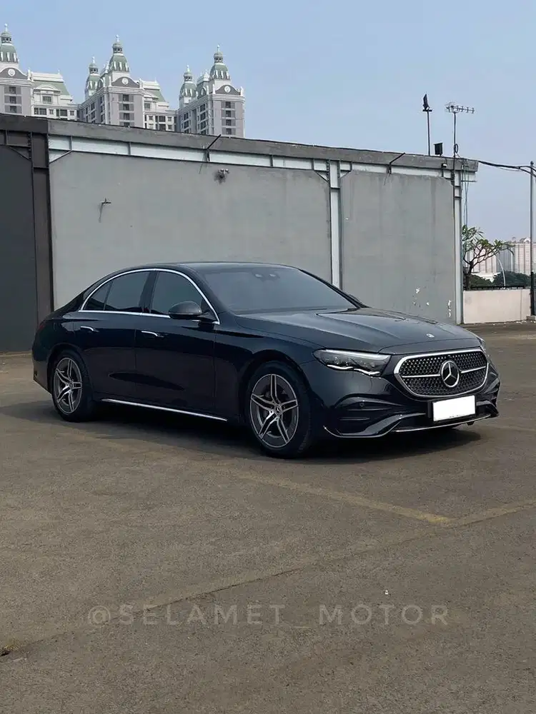 MERCEDES BENZ E300 AMG 2024 KM 6rb