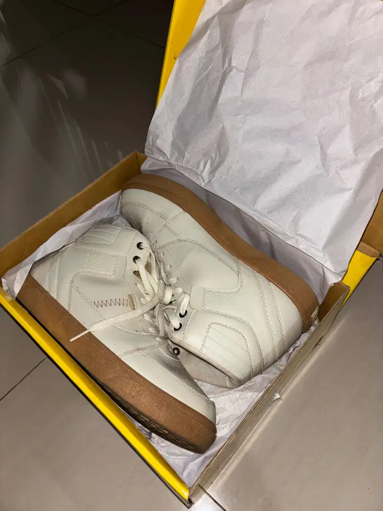 JUALL CEPAT!! Sepatu Aerostreet hoops high 2.0 Off white off white gum