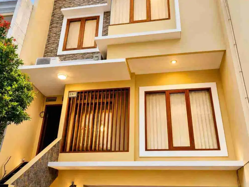 Rumah bangunan Baru 3 Lantai Semi furnished bebas banjir di lubang buaya cipayung jakarta timur