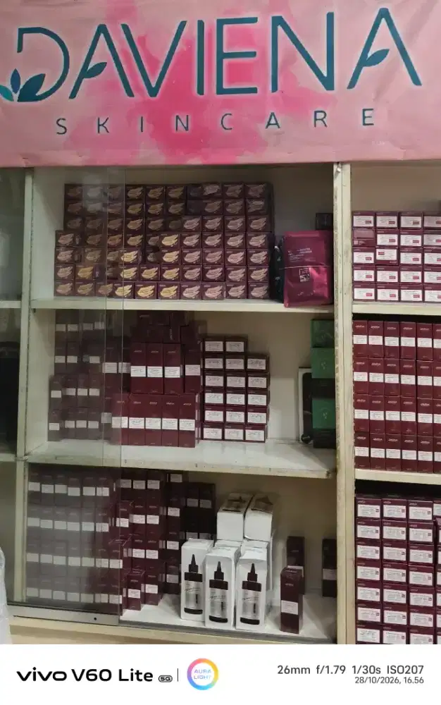 Di cari karyawati untuk host live dan bisa Peking produk skincare