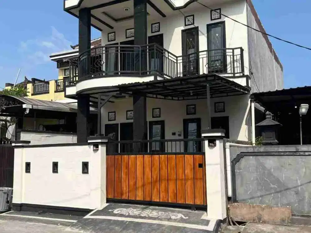 Rumah 2 Lantai Terawat dengan 4 Kamar Tidur di Pemogan Bali