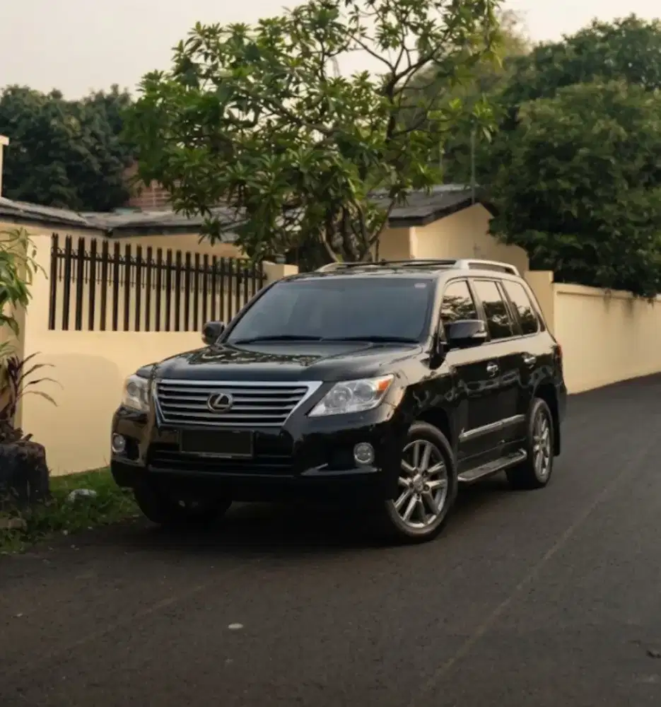 Lexus LX570 
5.700cc 4x4