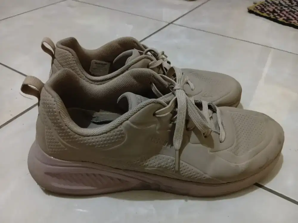 Sepatu Skechers Street Uno Lite Taupe Original Bekas Pakai
