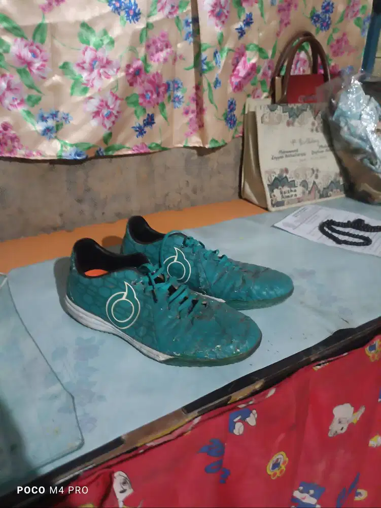 Sepatu Futsal and Sepak bola