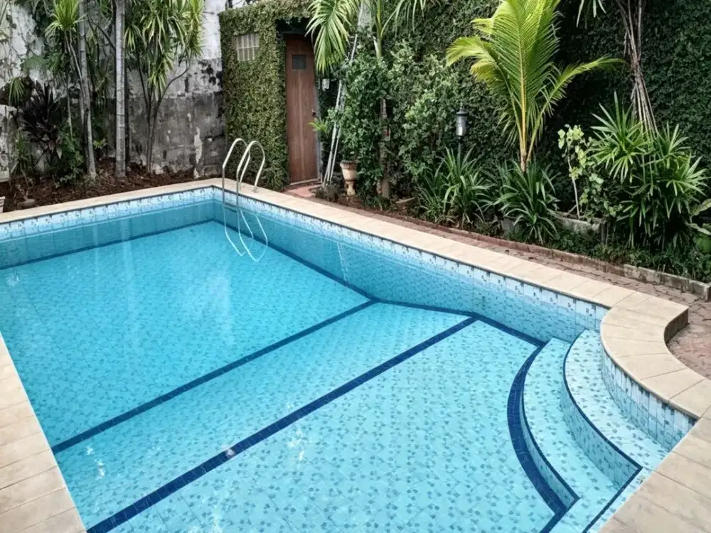 DIJUAL RUMAH MEWAH RADIO DALAM JAKARTA SELATAN, LT 915 m², HARGA SETARA NJOP