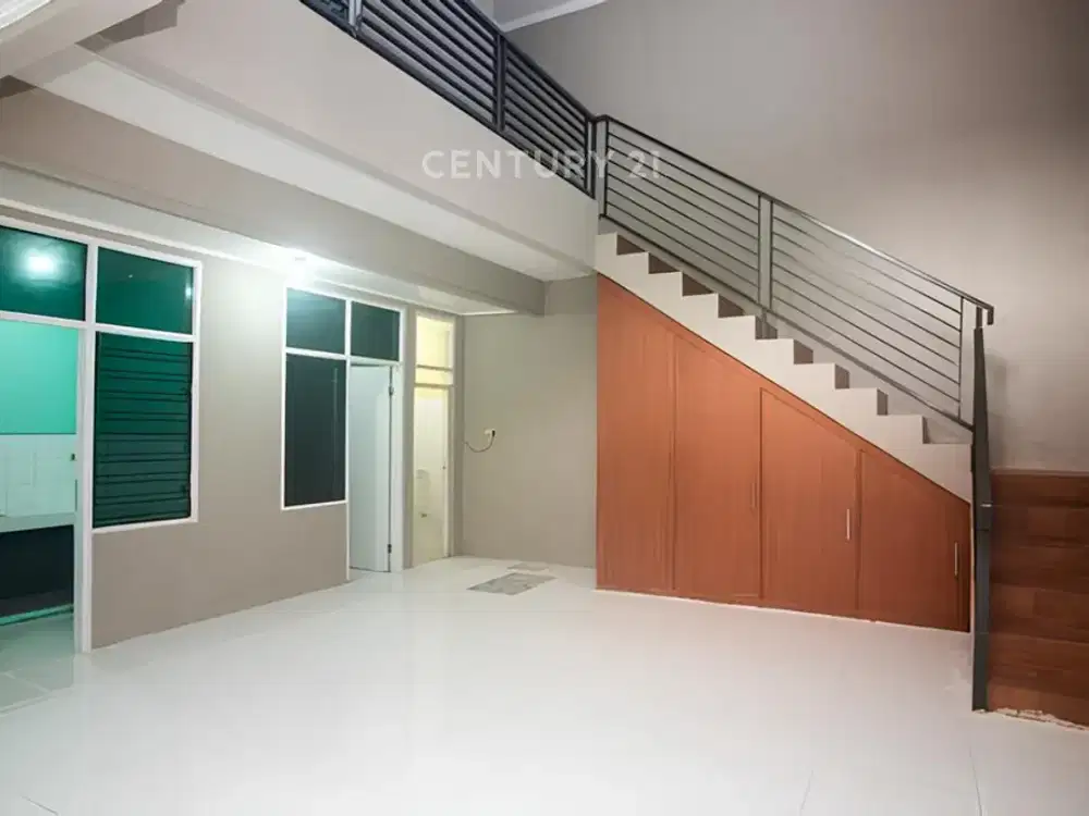 Rumah 2 Lantai Dalam Komplek Perum Pulogebang Kirana O2808