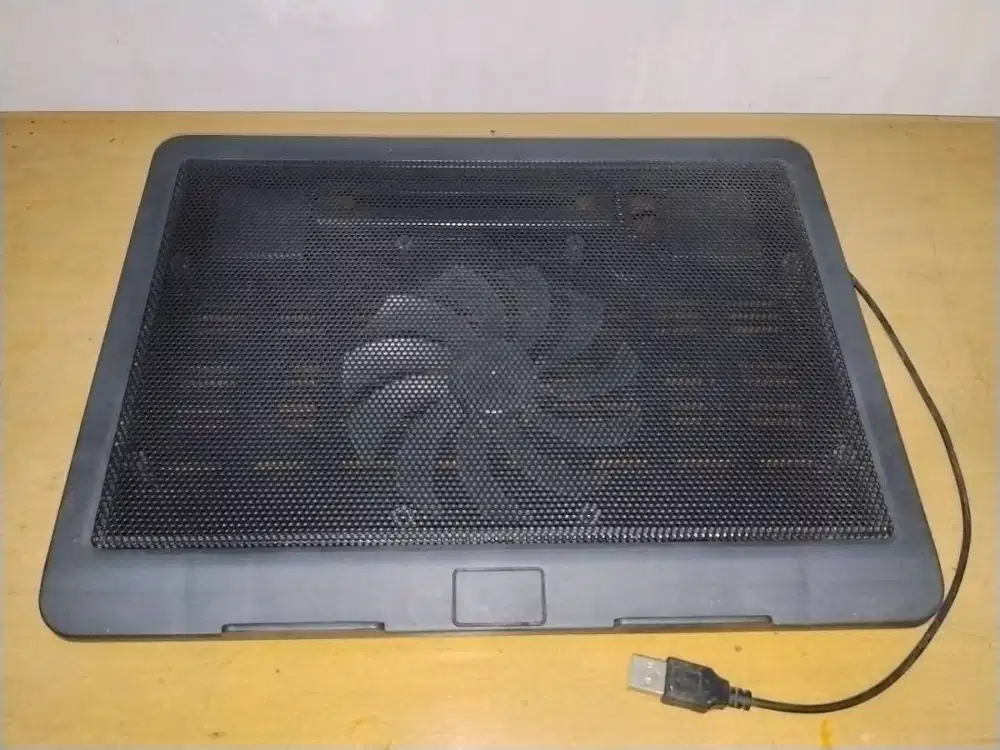 Kipas laptop lampu biru kipas besar bahan ringan kaki bisa dinaikan