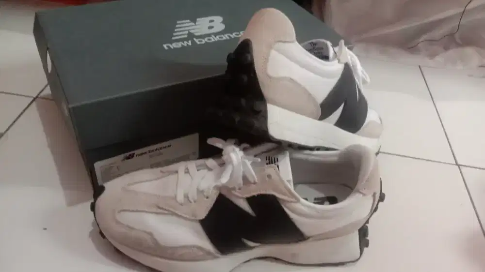 Nego,Spatu new balance original Vietnam sportation. Baru pakai 2 kali.