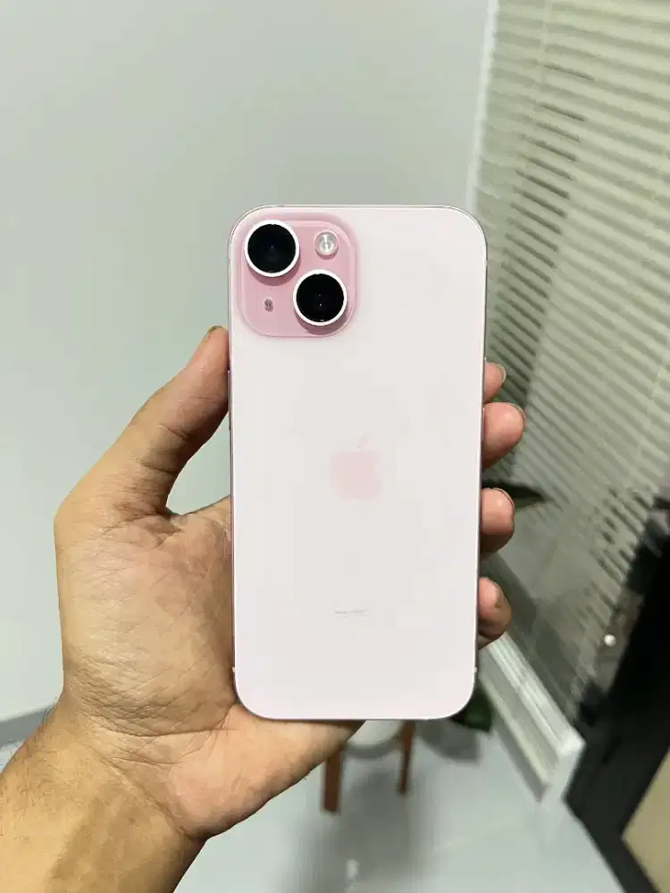 Iphone 15 128gb ibox garansi sampai Januari
