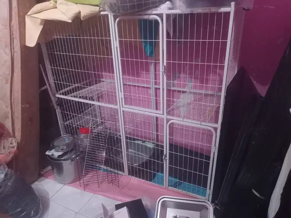 Kandang putih mewah