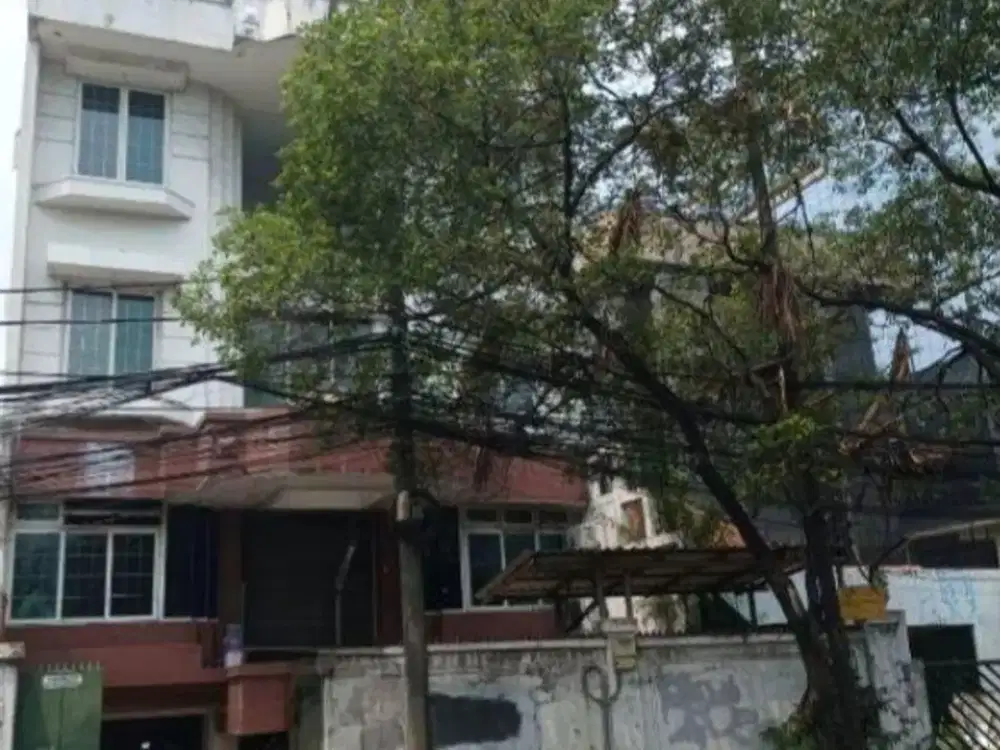Gedung Komersial Di Menteng - Bangunan 5 Lantai+Basement,Butuh Renovasi