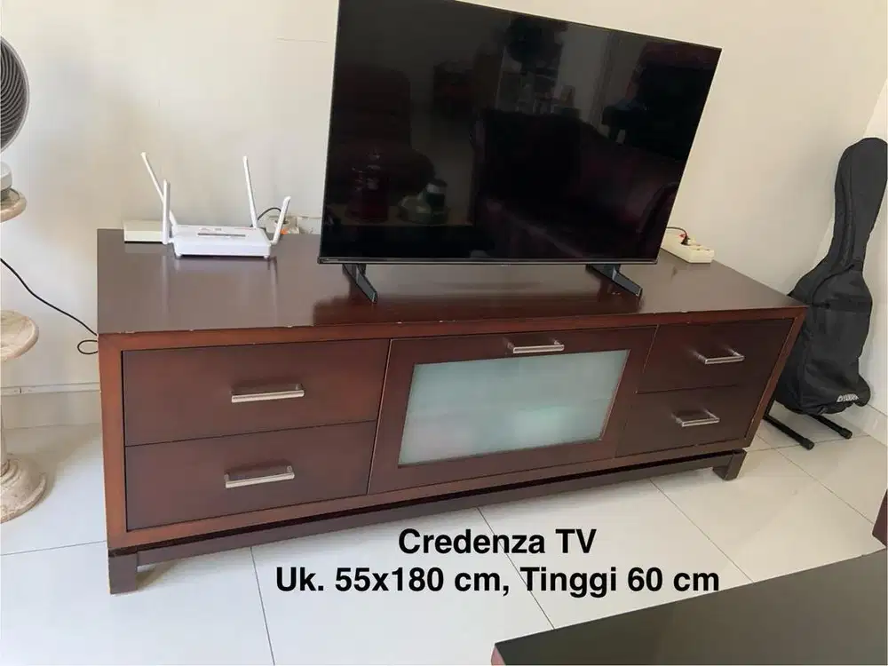 Credenza TV + 4 laci+ 1 kabinet kaca