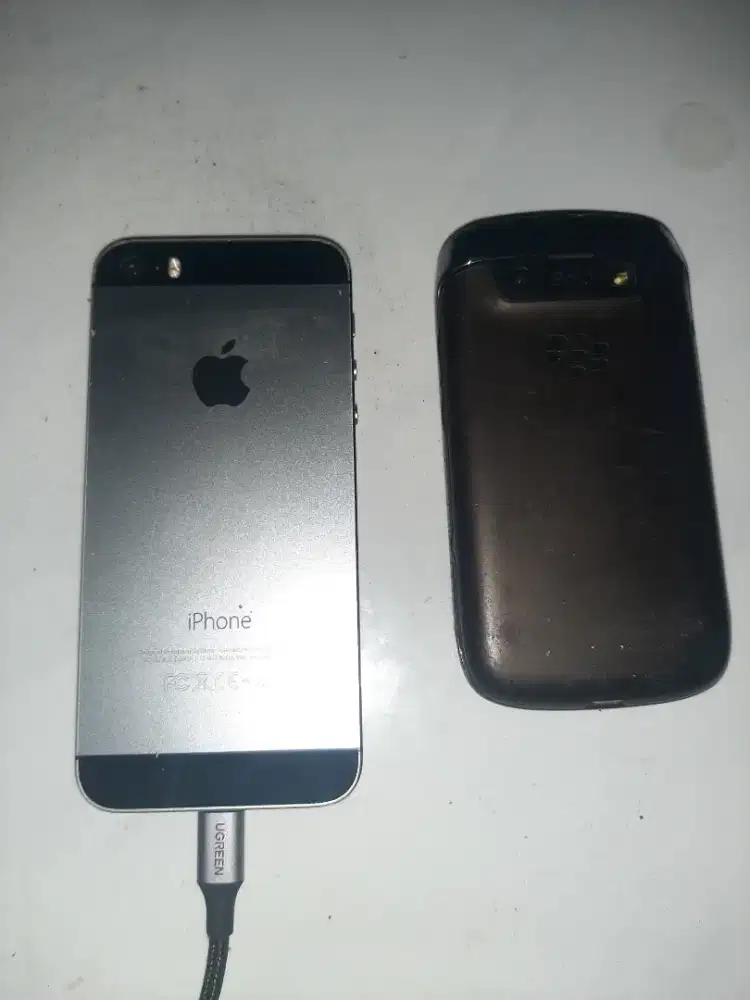 Jual yg hoby koleksi saja iphone dan BB 9700 bold ori