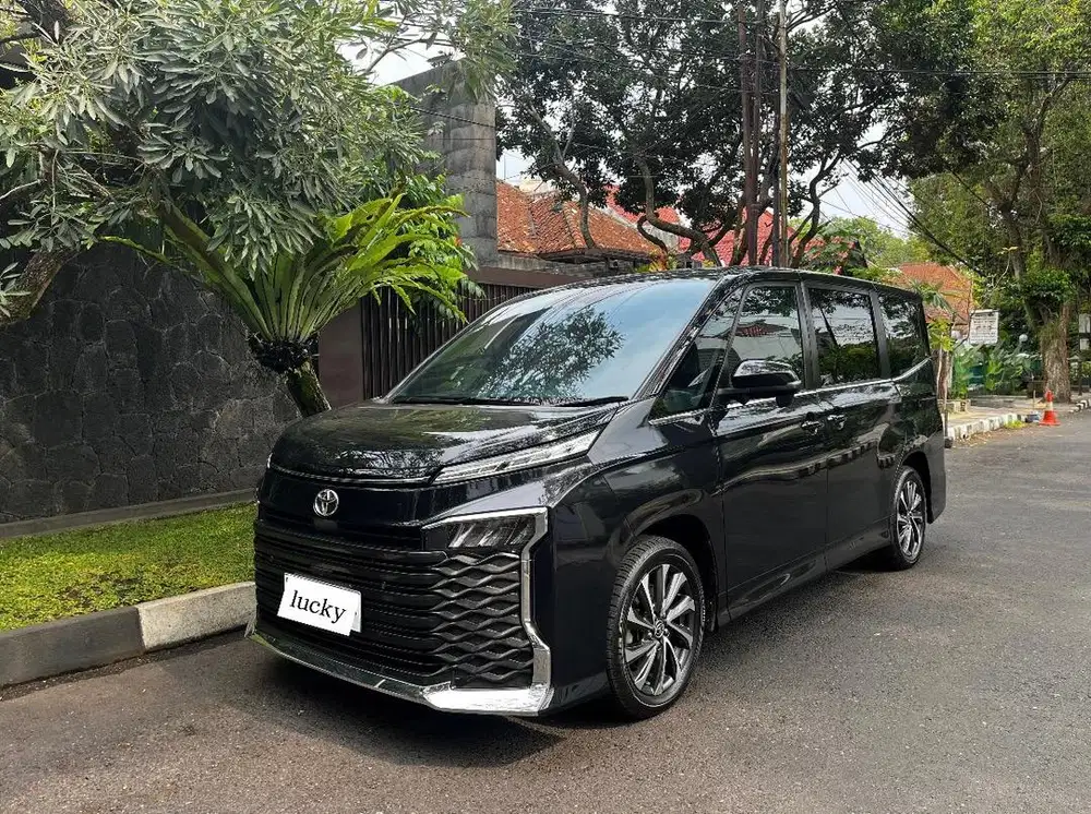 Low km Toyota Voxy Hitam Full Ori 2023 Plat D Bandung
