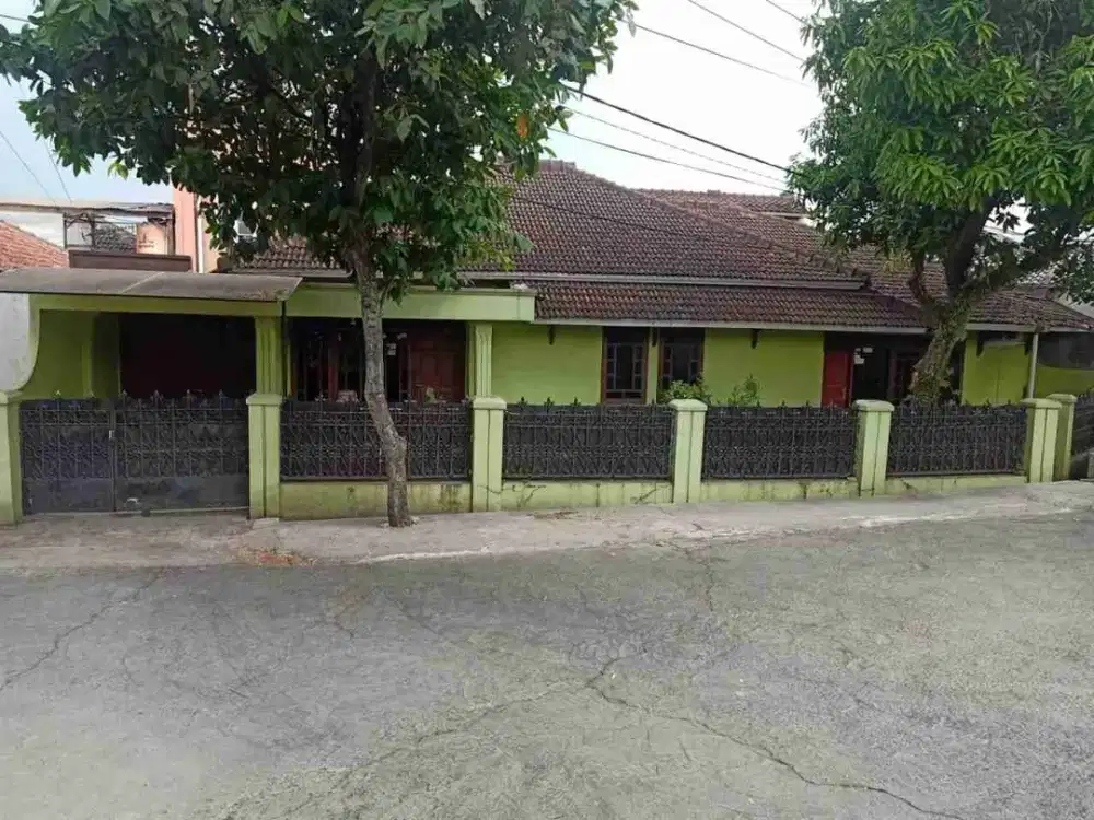 Rumah besar bisa kantor dan konveksi dekat Al Ghifari guruminda Cisaranten bandung