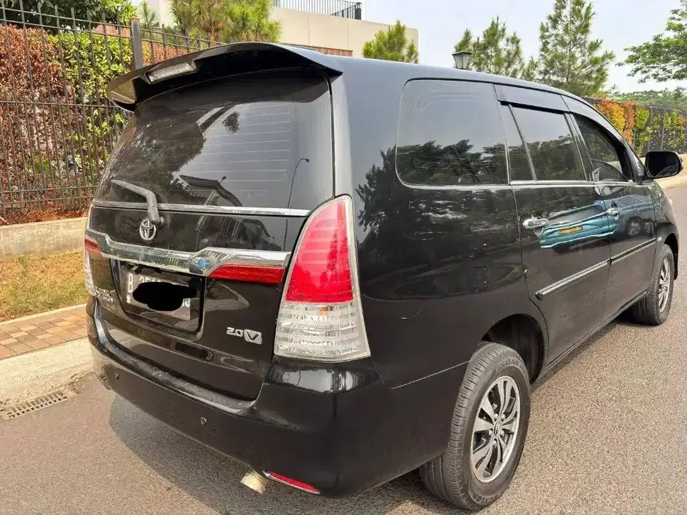 TOYOTA INNOVA V 2011 AT