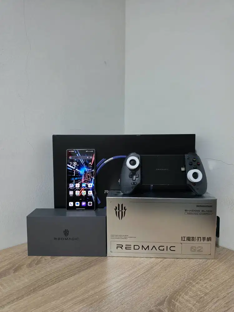ZTE Nubia Red Magic 11 Pro 16GB / 512GB Snap 8 Elite Gen 5 + Gamepad