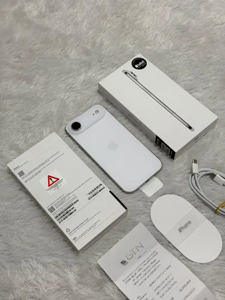 iPhone 17 Air 256GB iBox Garansi 18 April 2027 BH 99% - Cloud White