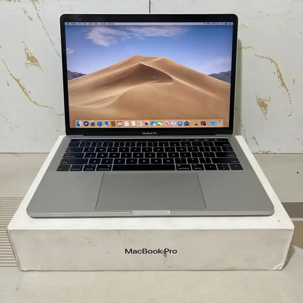 Macbook Pro TouchBar i5, 13-inch, 2019.