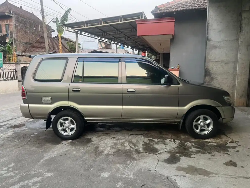 DiJUAL CEPAT ISUZU PANTHER LV NON TURBO 2.5 DIESEL 2005 ORIAN ORISINIL