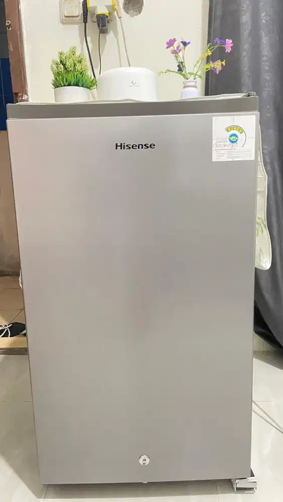 Dijual kulkas Hisense masih baru