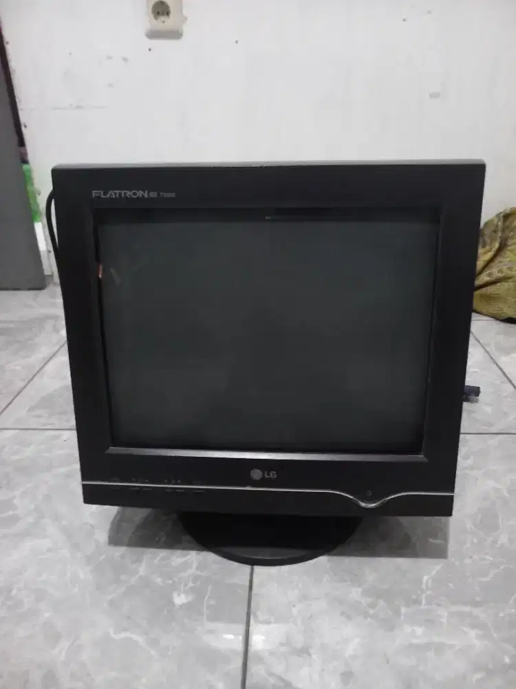 MONITOR KOMPUTER MERK LG