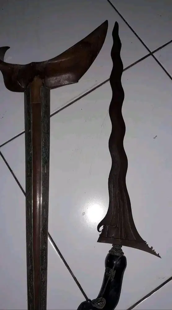 BARANG ANTIK TARIKAN