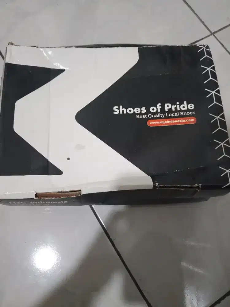 sepatu kantor local pride