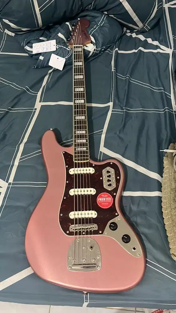 Squier Classic Vibe Bass VI Electric Guitar Burgundy Mist