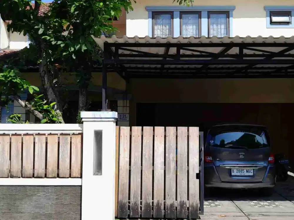 Dijual Rumah 2 lantai cantik selangkah ke stasiun Serpong dan top BSD