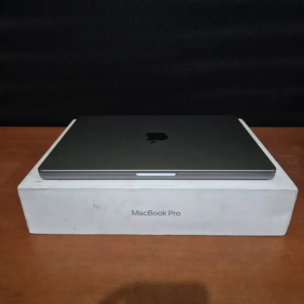 MacBook Pro 14 Inch Space Grey (8/1tb), 14.2, M3, (2023) 8C10C