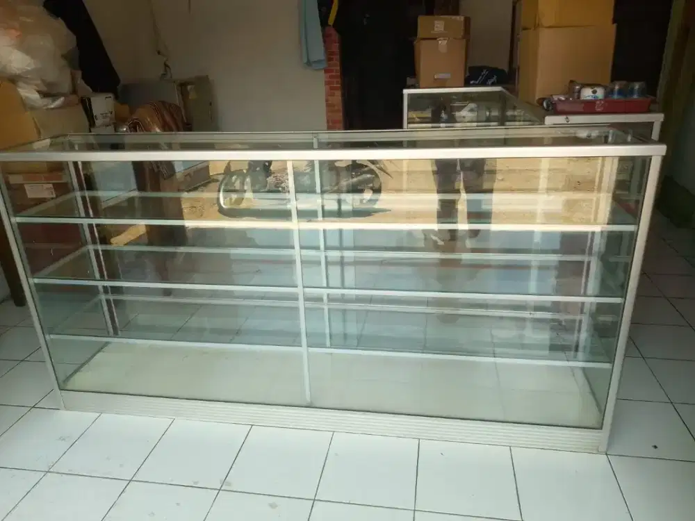 Etalase Toko Kaca 2 Meter Bekas Layak Pakai