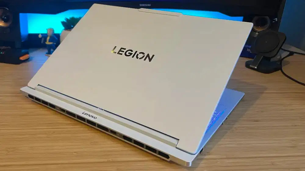 Laptop gaming Lenovo Legion 7 Core 9 275HX Ram 64GB RTX 5070 OLED