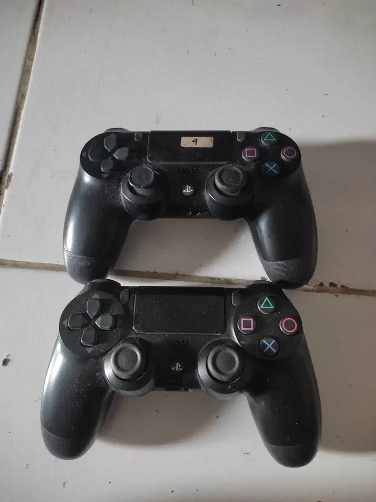 Dijual PS4 Fat 500GB Hitam - Mesin Lancar + Bonus 2 Stik (Nego tipis)