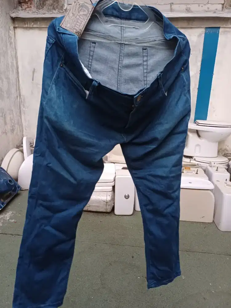 Celana Panjang Jeans Biru Tua