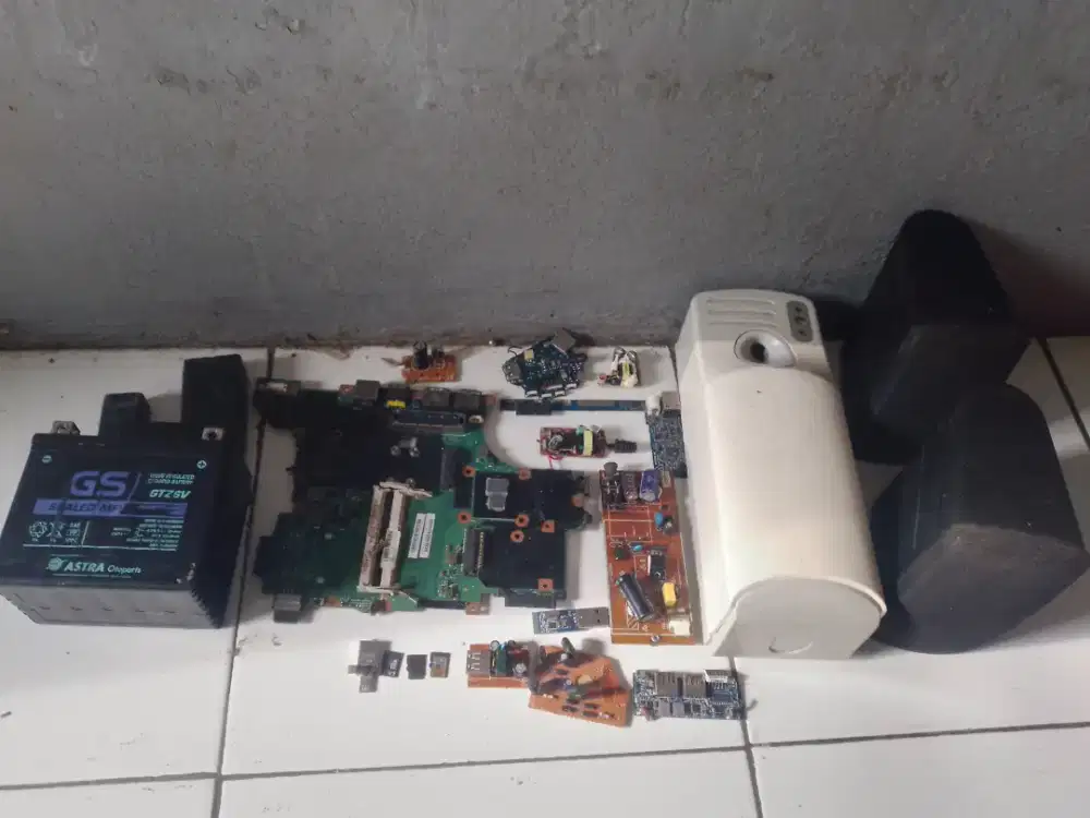 Limbah elektronik ada speaker juga