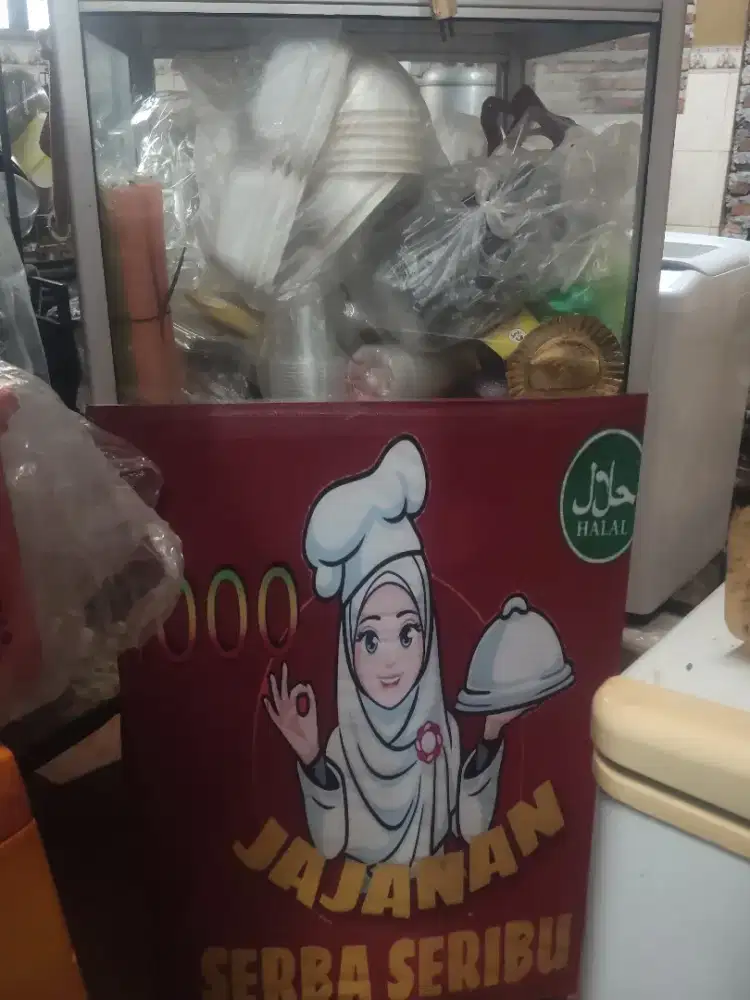 Etalase Kaca Aluminium Kokoh – Kondisi Sangat Terawat