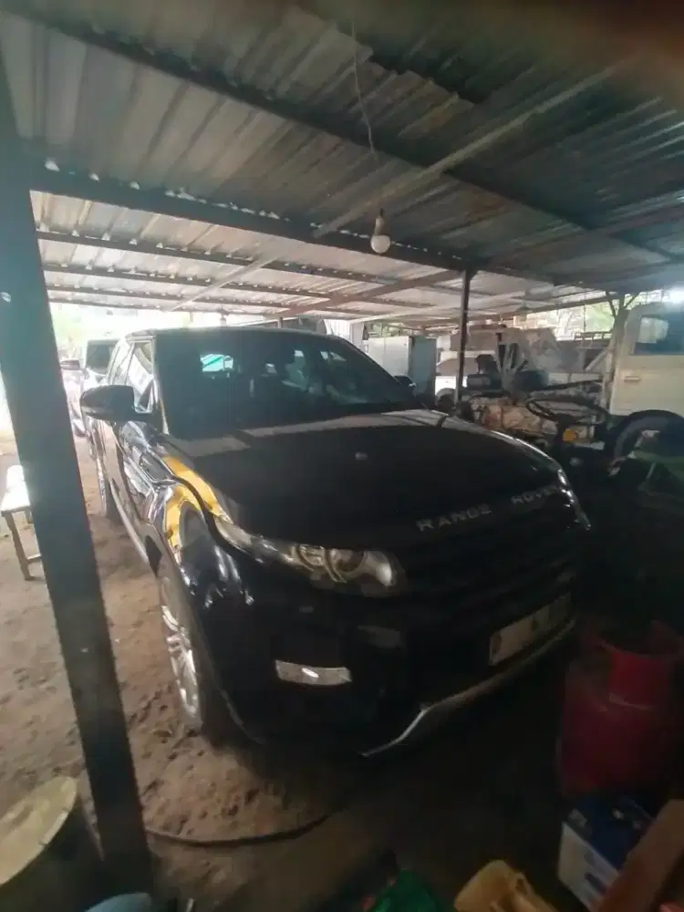 Land rover range Rover Evoque th2013 hitam