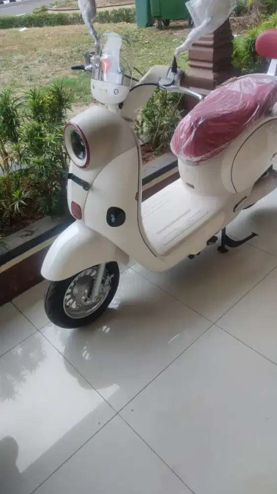 Yadea Moka 1000W Jarak 70-80KM Retro Smart Keyless Terbaru 2026