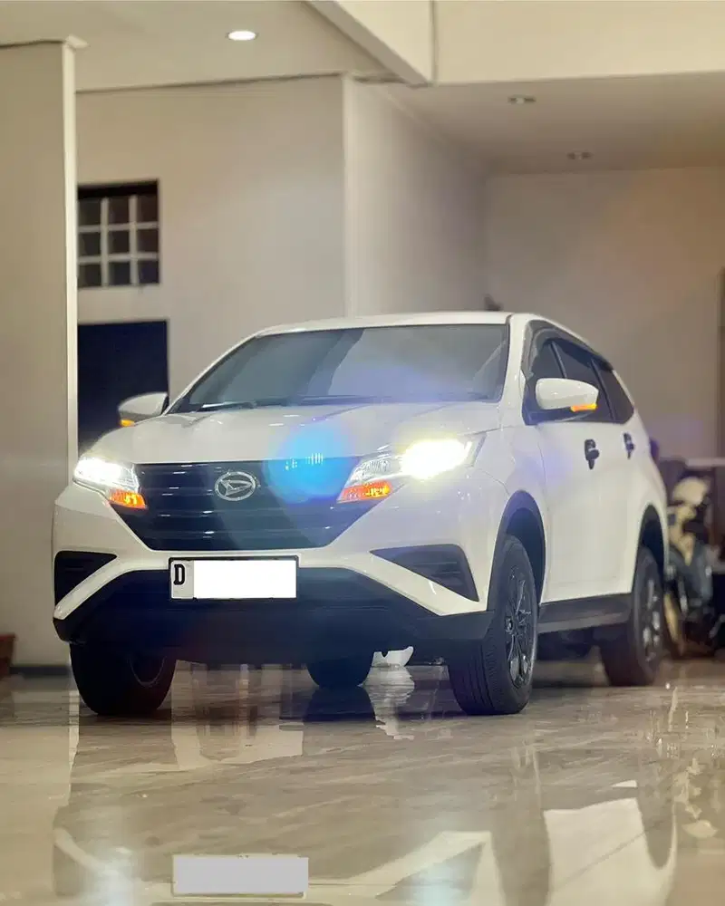 Terios X A/T 2023 Putih Istimewa