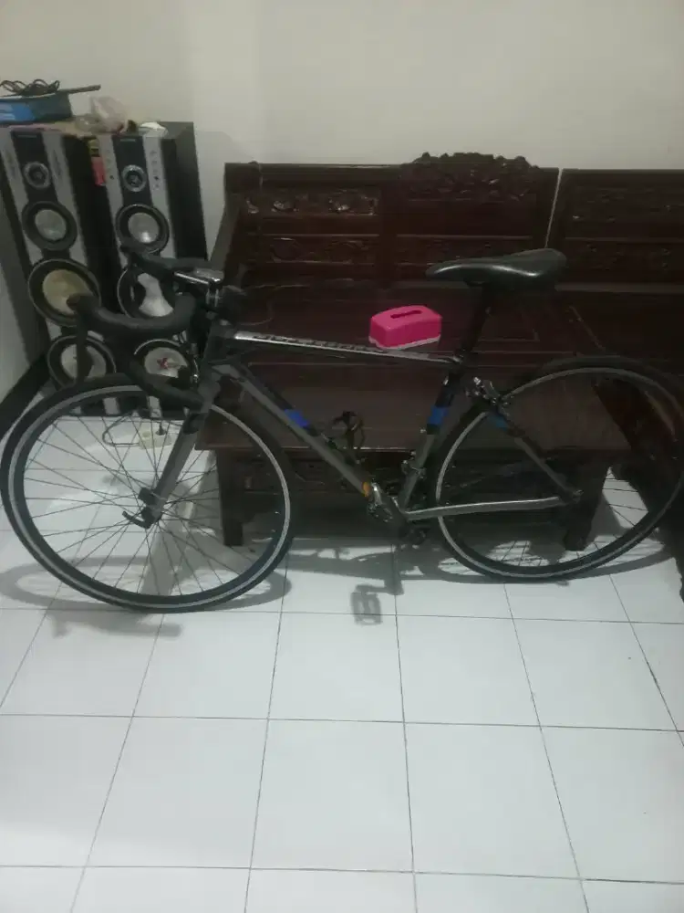 Sepeda road bike polygon stratos s2