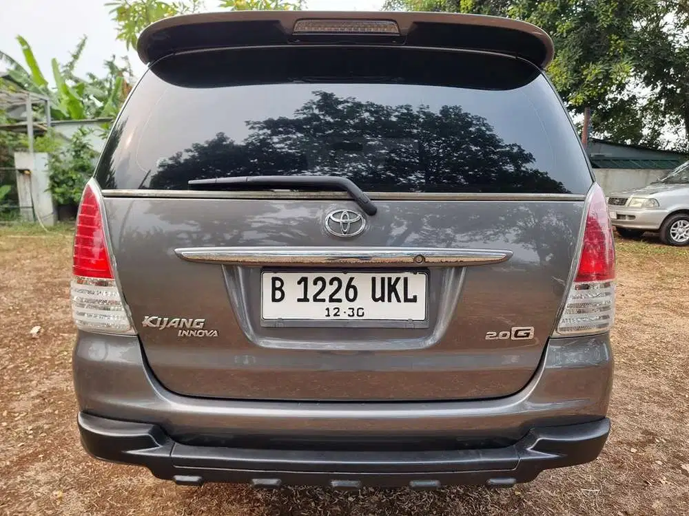Innova tahun 2010 E up G