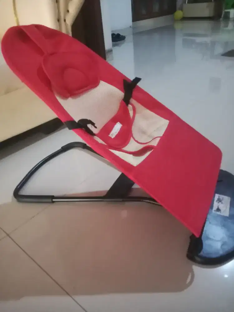 Kursi goyang untuk bayi tidur nyenyak